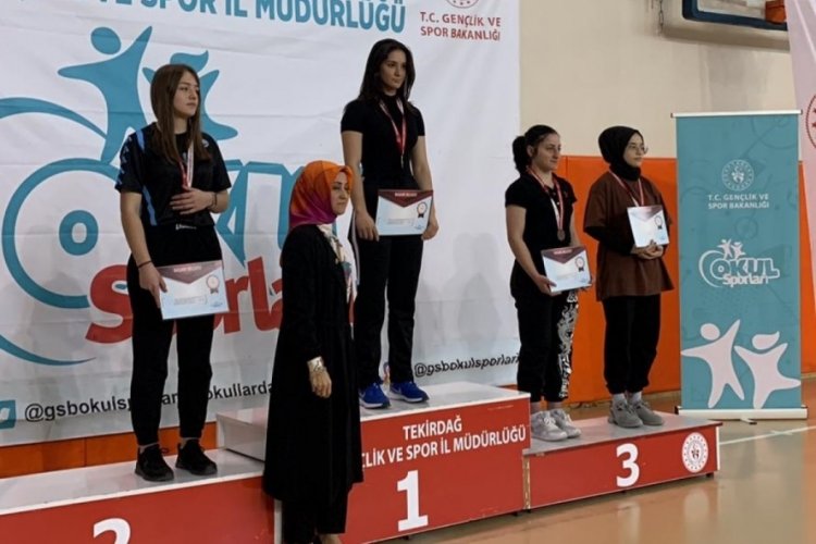 Bilek G&uuml;reşinde bir şampiyonlukta Bursalı Elif G&uuml;ler'den!
