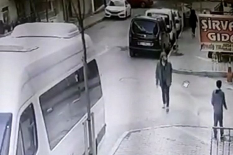 İstanbul'da hırsız &ccedil;aldığı montun cebinde bulduğu anahtarla otomobili de &ccedil;aldı