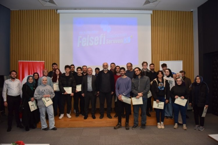 Bursa Yıldırım'da felsefi d&uuml;ş&uuml;ncenin ser&uuml;veni 2 at&ouml;lyesi mezunlarını verdi