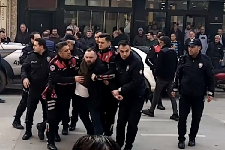 Bursa'da alacak verecek kavgası! Bı&ccedil;aklar konuştu