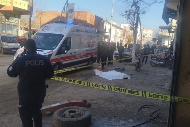 Kilis'te ağabeyini &ouml;ld&uuml;ren şahıs mezar başında intihar etti