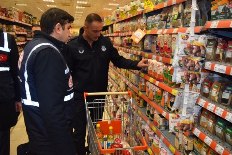 K&uuml;tahya'da yeni yıl &ouml;ncesi marketler denetlendi