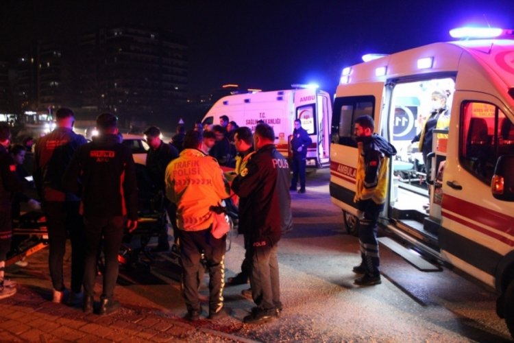 Aydın'da otomobil yarışı kazayla bitti, nişanlı &ccedil;ift yaralandı