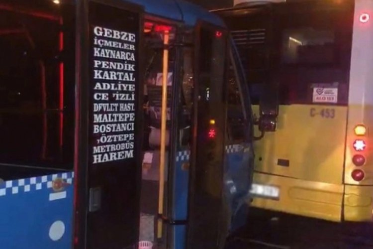 İstanbul'da minib&uuml;s, İETT otob&uuml;s&uuml;ne arkadan &ccedil;arptı: 7 yaralı
