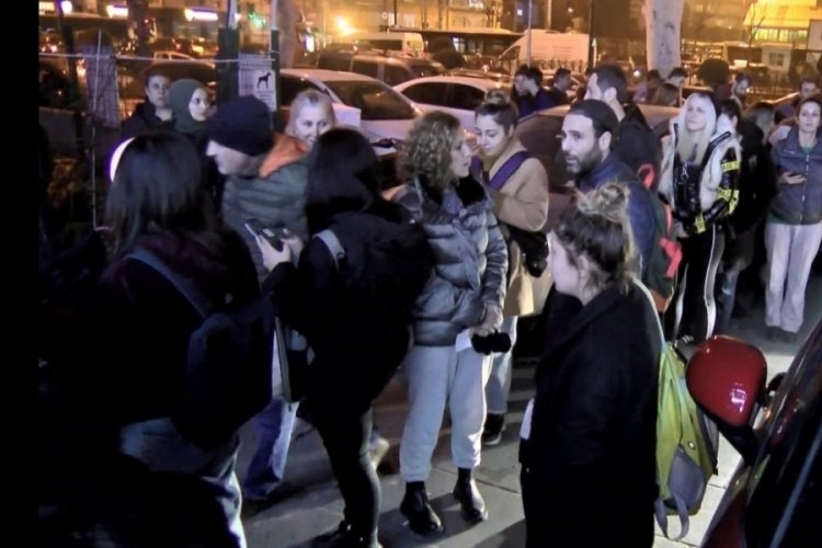 İstanbul'da ceza yememek i&ccedil;in akın ettiler! Saatler ilerledik&ccedil;e kuyruk daha da arttı
