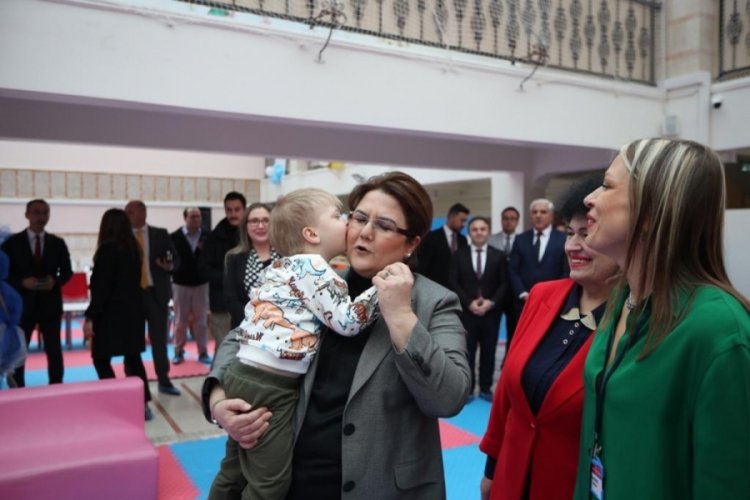 Bakan Yanık, Ukraynalı savaş mağduru &ccedil;ocukları ziyaret etti