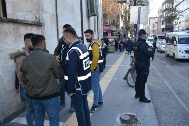 Diyarbakır'da işlem yapılan 35 bin 361 ş&uuml;pheliden 2 bin 150'si tutuklandı