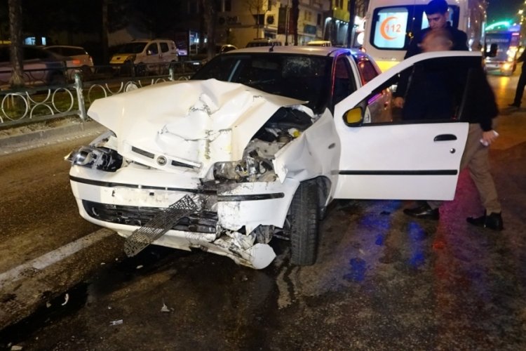 Bursa'da yeni yıla kaza yaparak girdiler