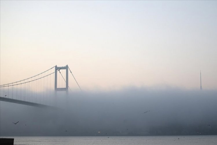 İstanbul Boğazı'na sis engeli