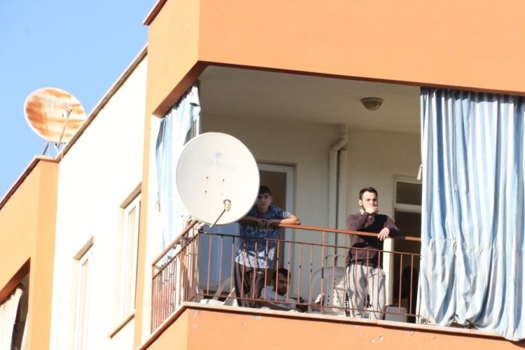 Antalya'da evde unutulan telefon polisi alarma ge&ccedil;irdi