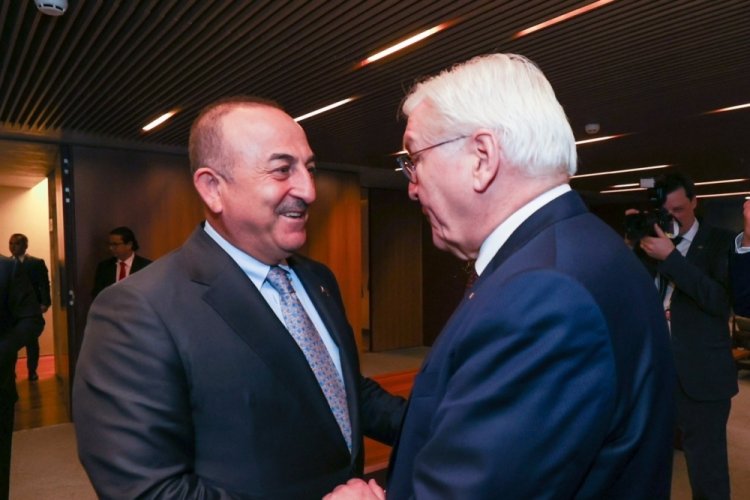 Bakan &Ccedil;avuşoğlu, Almanya Cumhurbaşkanı Steinmeier ile bir araya geldi