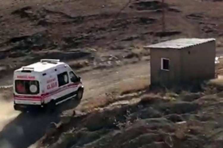 Hakkari Y&uuml;ksekova'da boş arazide bek&ccedil;i &ouml;l&uuml; bulundu