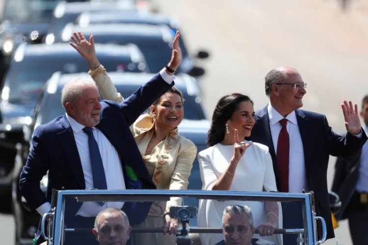 Lula'nın yemin t&ouml;renine girmeye &ccedil;alışan silahlı kişi g&ouml;zaltına alındı