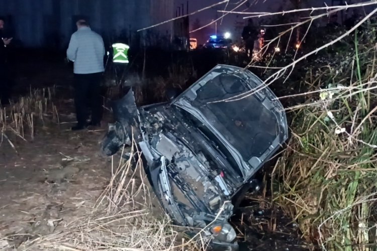 D&uuml;zce'de otomobil su kanala u&ccedil;tu: 3 yaralı