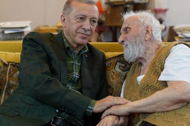 Erdoğan, neyzen Niyazi Sayın'ı evinde ziyaret etti