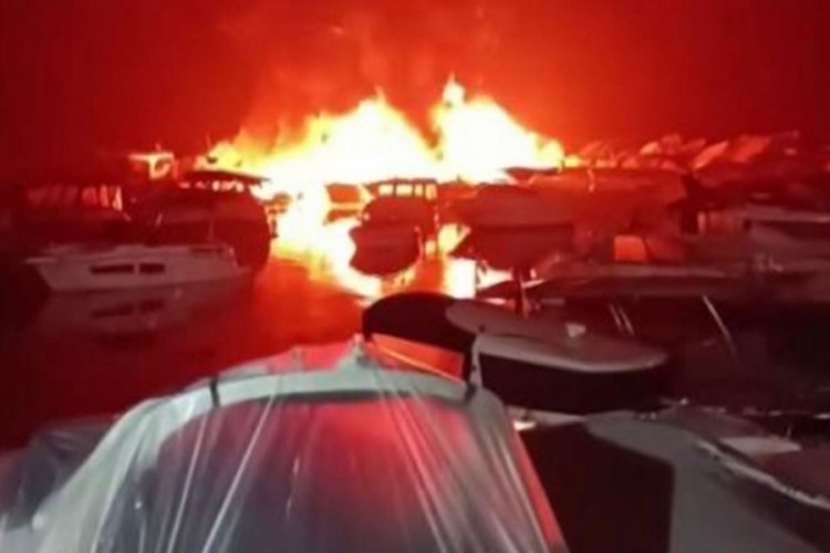 İstanbul'da 6 tekne yanarak kullanılamaz hale geldi