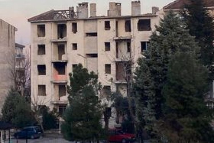 Bursa'da ilkokulun karşısındaki metruk bina madde bağımlıların mekanı haline geldi