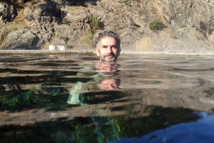 Bursa'da yol kenarında bedava kaplıca keyfi