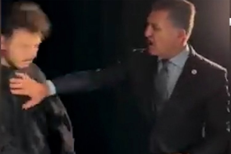 Mustafa Sarıg&uuml;l'den gence, Donut tepkisi: 'Zıkkımın k&ouml;k&uuml;n&uuml; ye' diyerek tokatladı