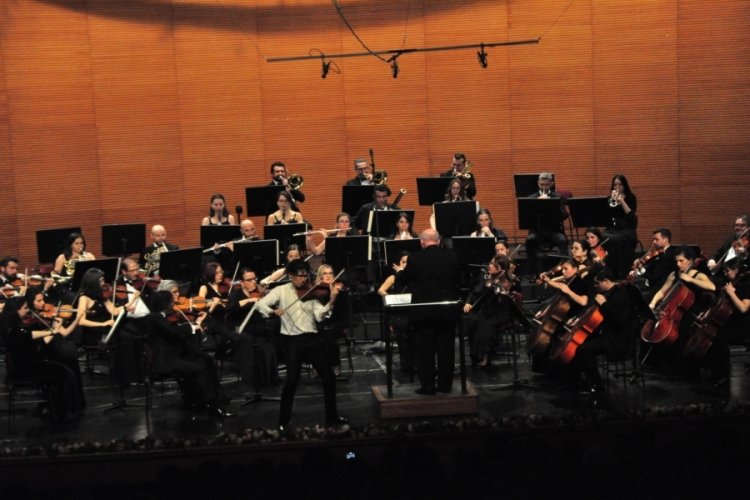 Armonika'nın B&uuml;y&uuml;s&uuml; &Ouml;zel Konseri, T&uuml;rkiye'de ilk kez Bursa'da