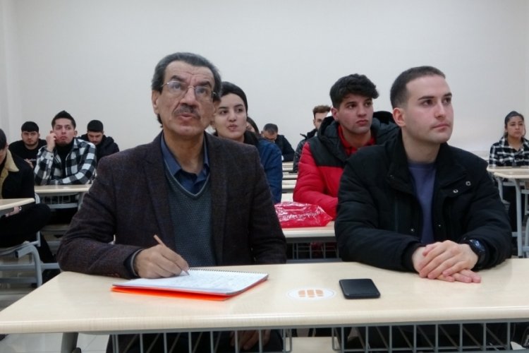 60 yaşındaki emekli &ouml;ğretmen gazetecilik hayali i&ccedil;in harekete ge&ccedil;ti!