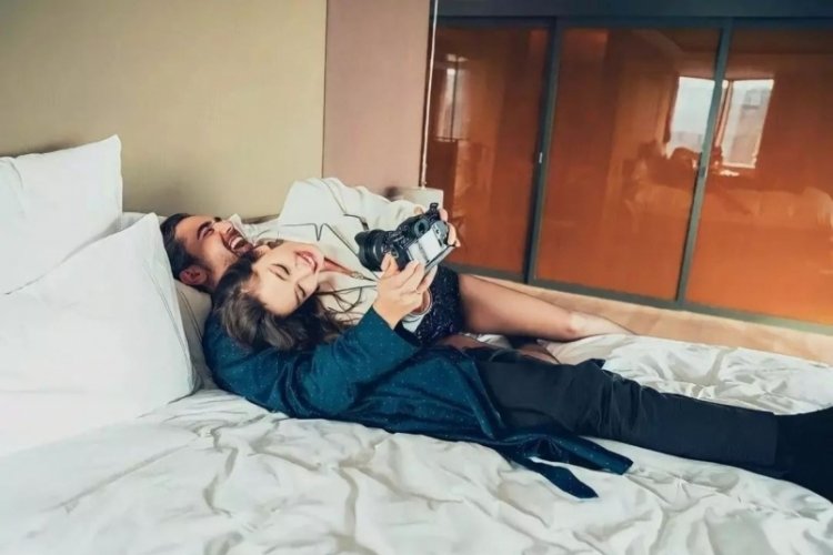 Neslihan Atag&uuml;l ile Kadir Doğulu yatağa girdi