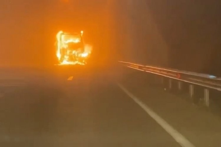 Bursa'da yolcu otob&uuml;s&uuml; alev alev yandı
