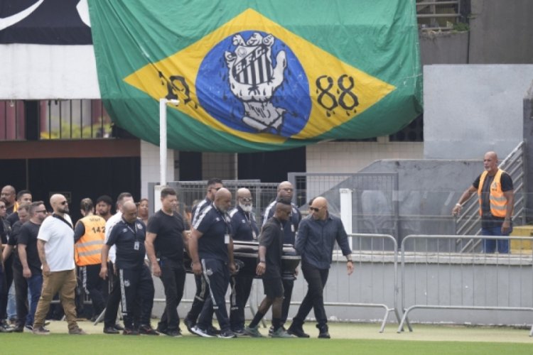 Futbol efsanesi Pele'ye veda