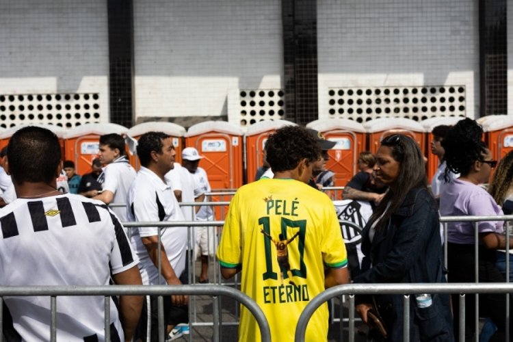 Brezilya Pele'yi son yolculuğuna uğurluyor