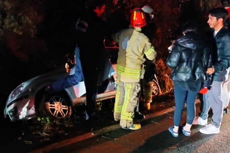 İstanbul Sarıyer'de ara&ccedil; şarampole devrildi: 3 yaralı