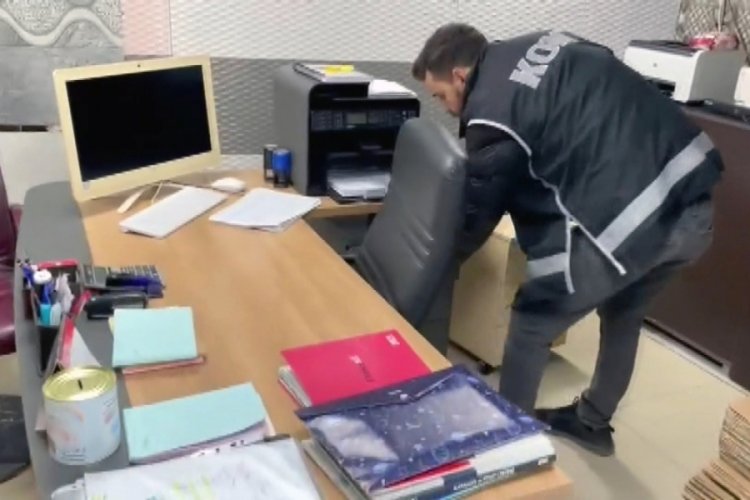 Adana'da 'tefeci' operasyonu: 20 g&ouml;zaltı