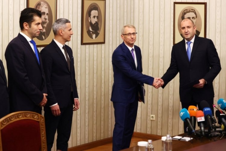 Bulgaristan'da h&uuml;k&uuml;meti kurma g&ouml;revi Değişime Devam partisine verildi