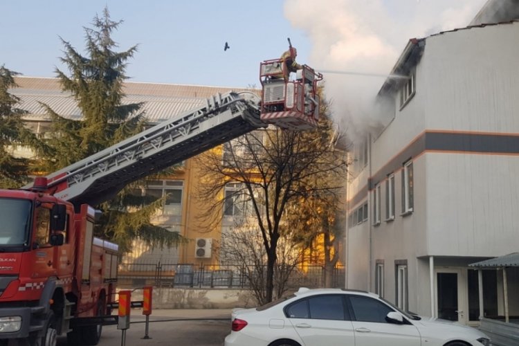 Bursa'da İl&ccedil;e Tarım ve Orman M&uuml;d&uuml;rl&uuml;ğ&uuml; binasında &ccedil;ıkan yangın s&ouml;nd&uuml;r&uuml;ld&uuml;
