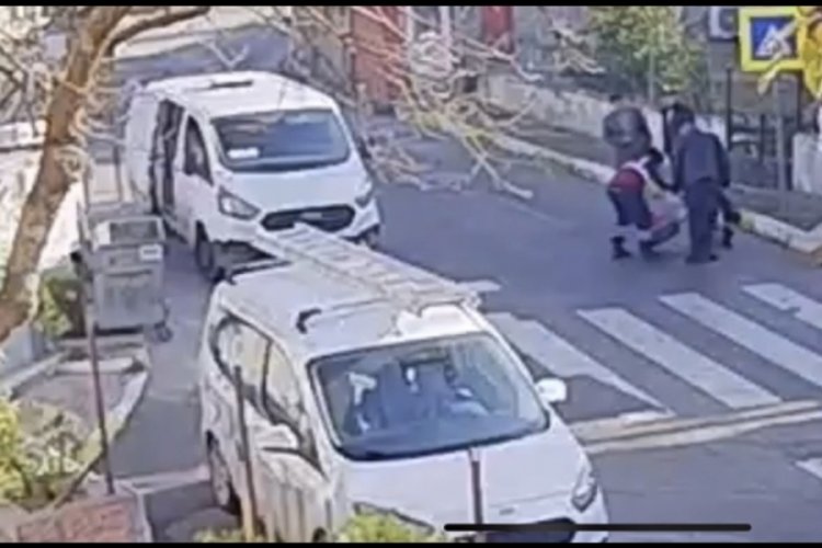 İstanbul'da vicdansız s&uuml;r&uuml;c&uuml; kediyi ezip ka&ccedil;tı, o anlar kameraya yansıdı
