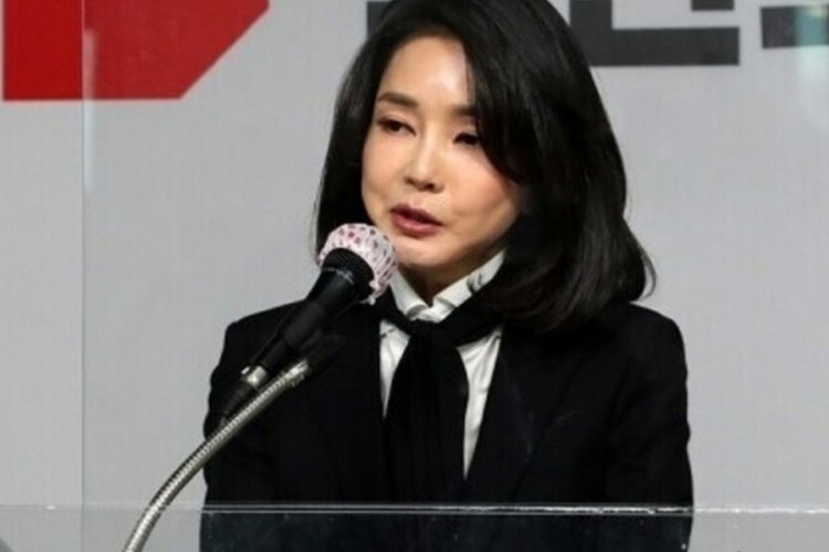 G&uuml;ney Kore First Lady'sinin y&uuml;ksek lisans şoku