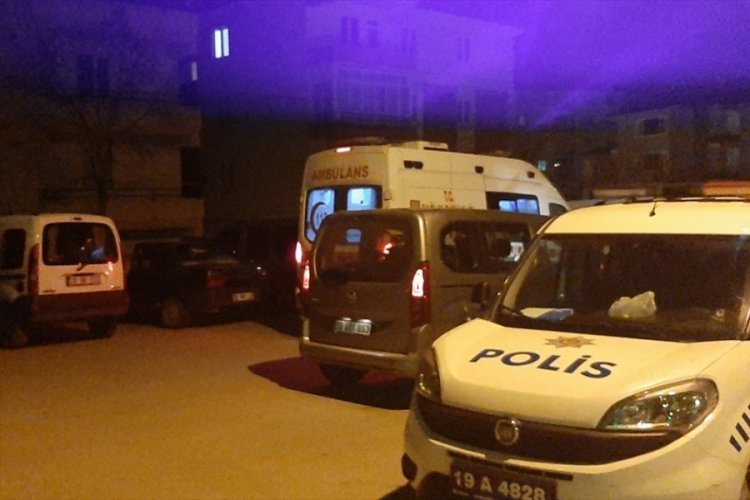 &Ccedil;orum'da gen&ccedil;ler arasında bı&ccedil;aklı kavga!