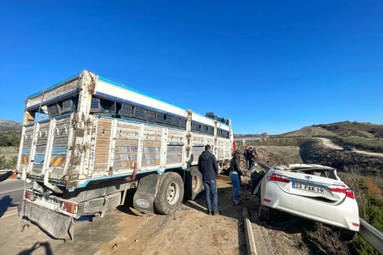 Mersin'de kamyon ile otomobilin &ccedil;arpıştı!