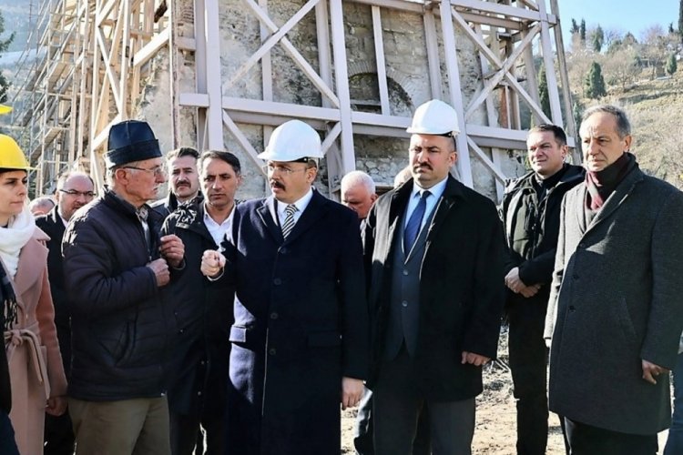 Bilecik Valisi Kızılkaya, tarihi mekanlarda y&uuml;r&uuml;t&uuml;len &ccedil;alışmaları inceledi