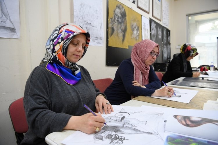 Bursa'da OSMEK kursiyeleri hobilerini eğitimle ta&ccedil;landırıyor