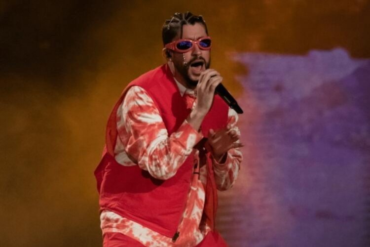 &Uuml;nl&uuml; rap&ccedil;i Bad Bunny, sosyal medyayı ikiye b&ouml;ld&uuml;!