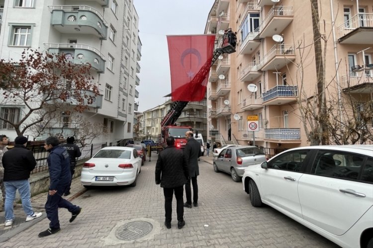 Kazada şehit olan Astsubay Kıdemli &Ccedil;avuş Harun Uğur'un şehadet haberi ailesine verildi