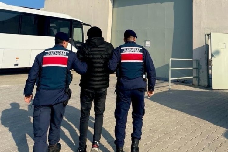 Manisa'da 'sasten adam &ouml;ld&uuml;rme' su&ccedil;undan aranan şahsı jandarma yakaladı