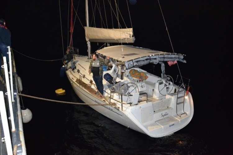 İzmir a&ccedil;ıklarında 118 g&ouml;&ccedil;men kurtarıldı