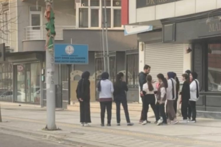 Tekirdağ'da &ouml;ğrenciler sokak ortasında beden eğitimi dersi g&ouml;r&uuml;yorlar