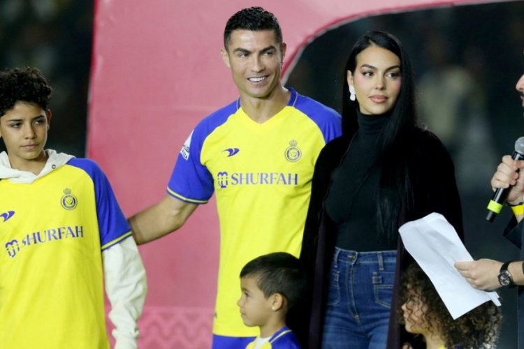 Ronaldo'nun Georgina Rodriguez ile aynı evde yaşamasına izin &ccedil;ıktı