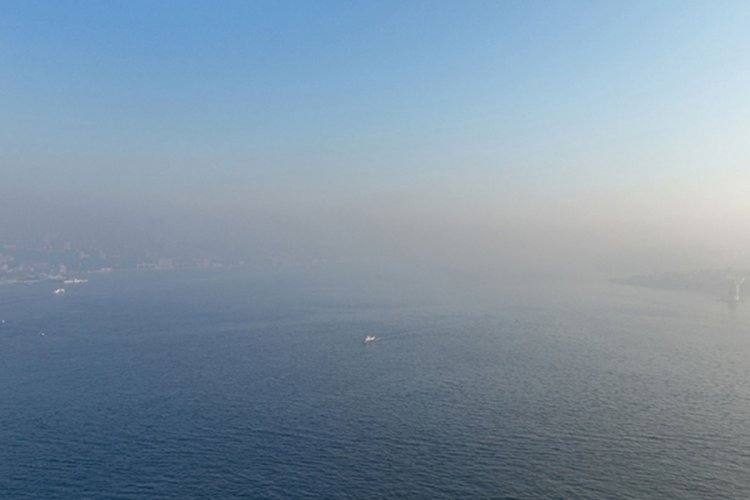 İstanbul Boğazı'na sis engeli