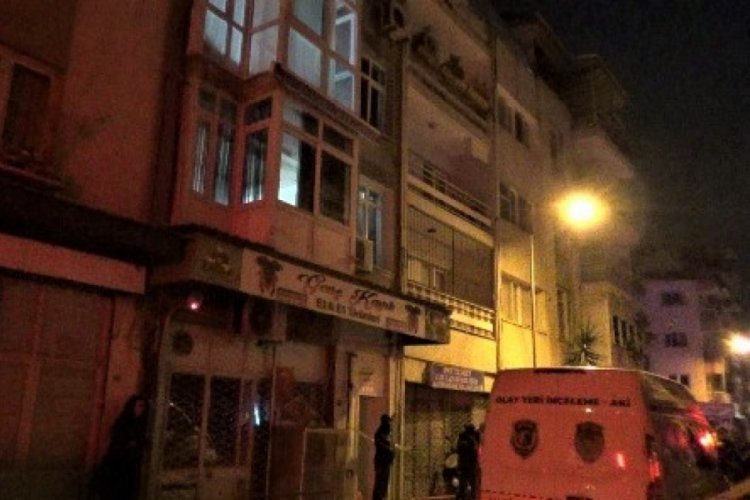 İzmir'de bir kişi tartıştığı trans bireyi boğazından bı&ccedil;akladı