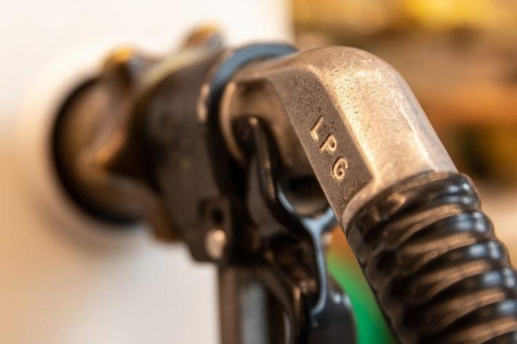 2022'de benzine y&uuml;zde 44, motorine y&uuml;zde 73 zam!