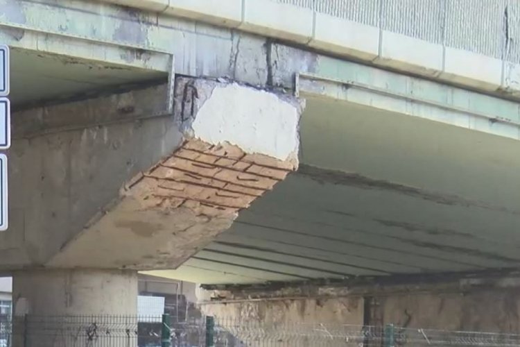 İstanbul Esenler'de 'd&ouml;k&uuml;len' &uuml;st ge&ccedil;it b&ouml;yle g&ouml;r&uuml;nt&uuml;lendi!