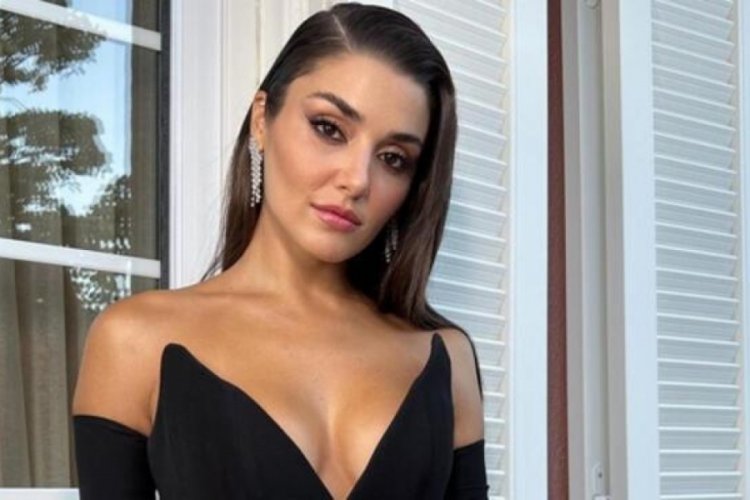 Hande Er&ccedil;el ayna karşısında poz verdi